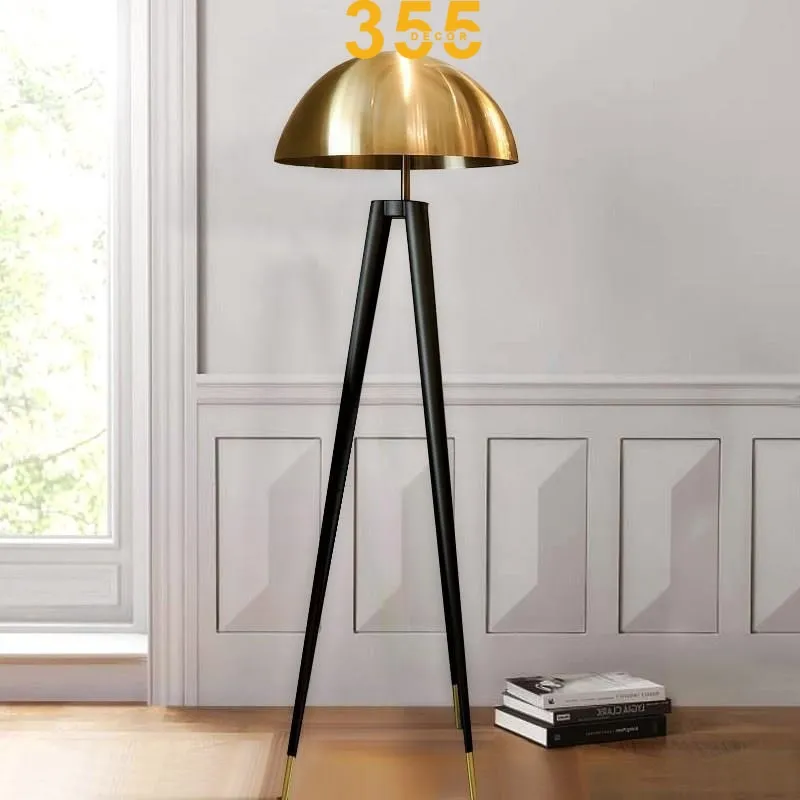 Đèn Đứng DD32 1 Đèn Đứng DD32 thiết kế hình nấm độc đáo, chân sắt đen, chao hợp kim mạ vàng