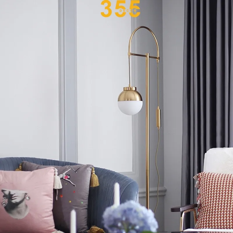 Đèn Đứng DD56 3 Thân đèn vòng cung hợp kim mạ vàng và đế vững chãi