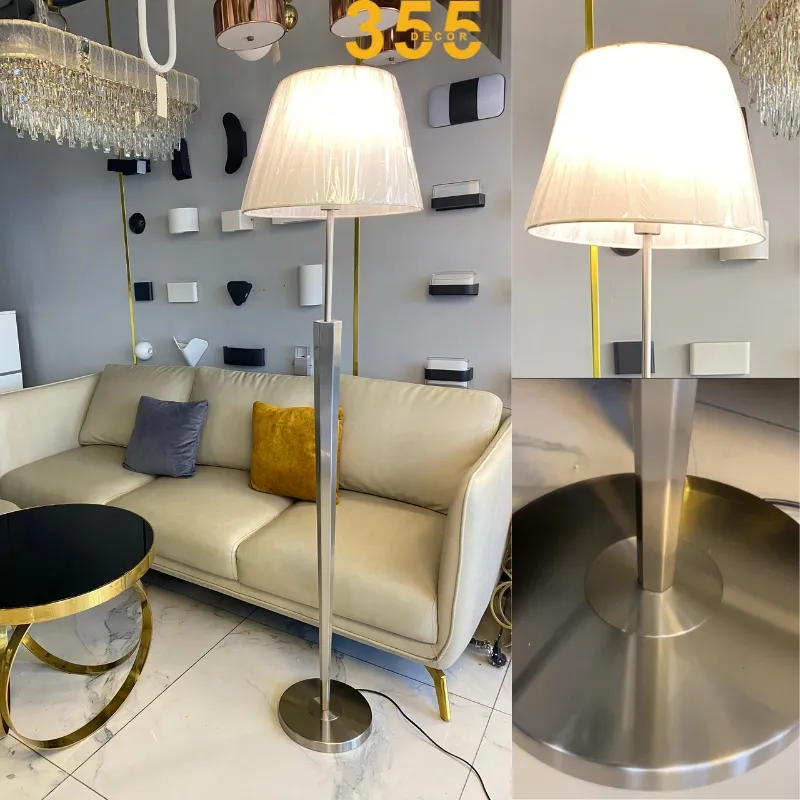 Đèn Đứng DD07 2 Ảnh cận cảnh thân đèn inox hình lục giác của Đèn Đứng DD07