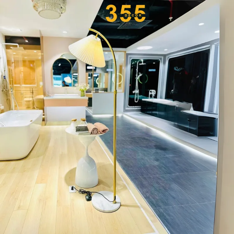 Đèn Đứng DD17 1 Đèn Đứng DD17 Chao Xếp Ly trắng nghệ thuật, thân hợp kim mạ vàng cao cấp