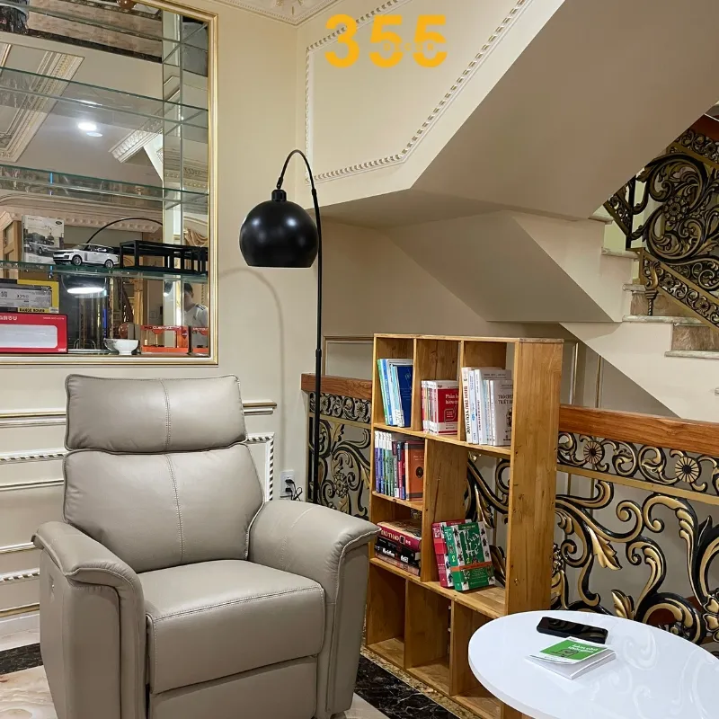 Đèn Đứng DD18 1 Đèn Đứng DD18 màu đen, dáng cong hiện đại, chao tròn, thân hợp kim