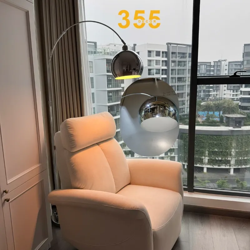 Đèn Đứng DD18 2 Đèn Đứng DD18 màu bạc xi bóng, thiết kế tối giản, dáng cong thanh lịch