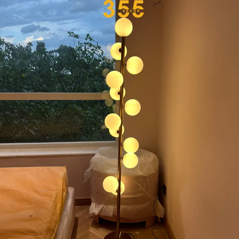 Đèn Đứng DD33T12 3 Cận cảnh chi tiết các chao đèn tròn thủy tinh trắng đục của Đèn Đứng DD33T12