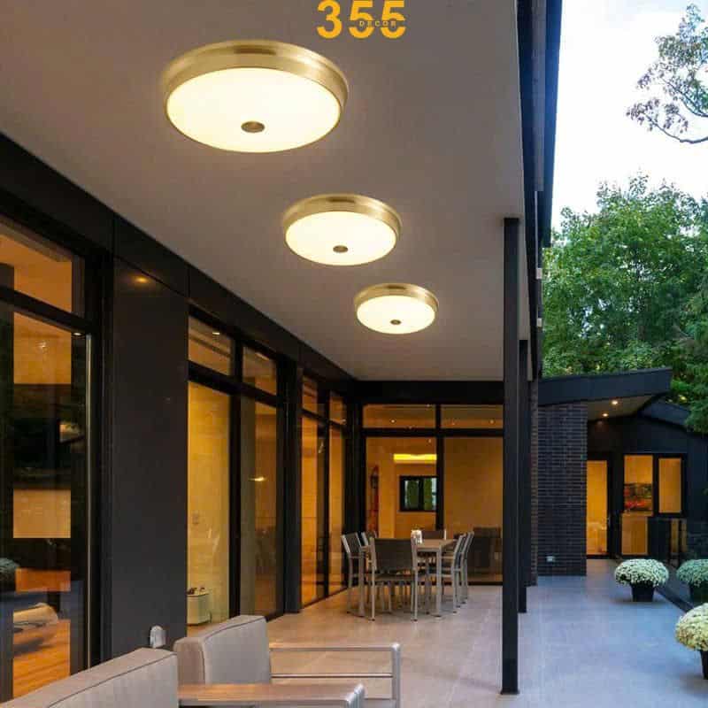 Đèn Ốp Trần Đồng OD10 – Sự Kết Hợp Hoàn Hảo Giữa Tinh Tế Và Tiện Nghi 1 Chế độ chiếu sáng linh hoạt, đèn ốp trần đồng OD10 trang trí mái hiên trước nhà thêm sang trọng.