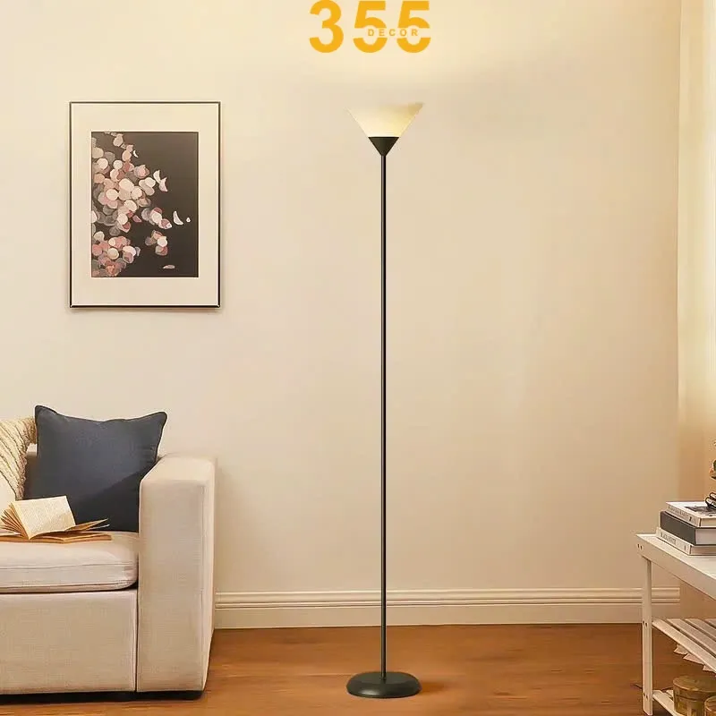 Đèn Đứng DD90 3 Ảnh Đèn Đứng DD90 khi bật sáng, nhìn từ một góc khác trong phòng khách