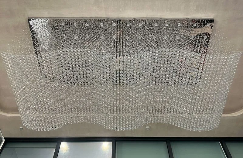 Đèn Thiết Kế DTK1011 2 Đèn thiết kế DTK1011 với hơn 2000 sợi dây thả cùng 18540 hạt pha lê nhỏ đính kèm